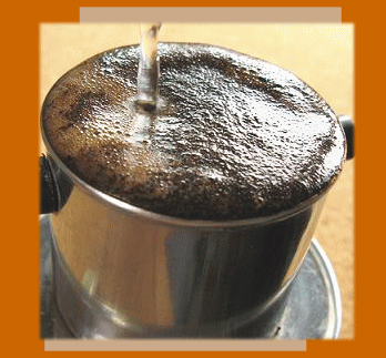 ベトナムコーヒー専用フィルターでベトナムコーヒーをいれる味は格別!